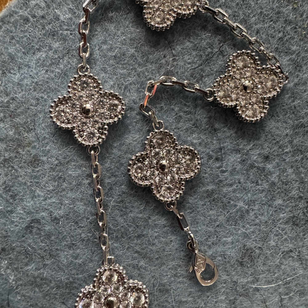 White gold 5 clover bracelet with lab diamonds